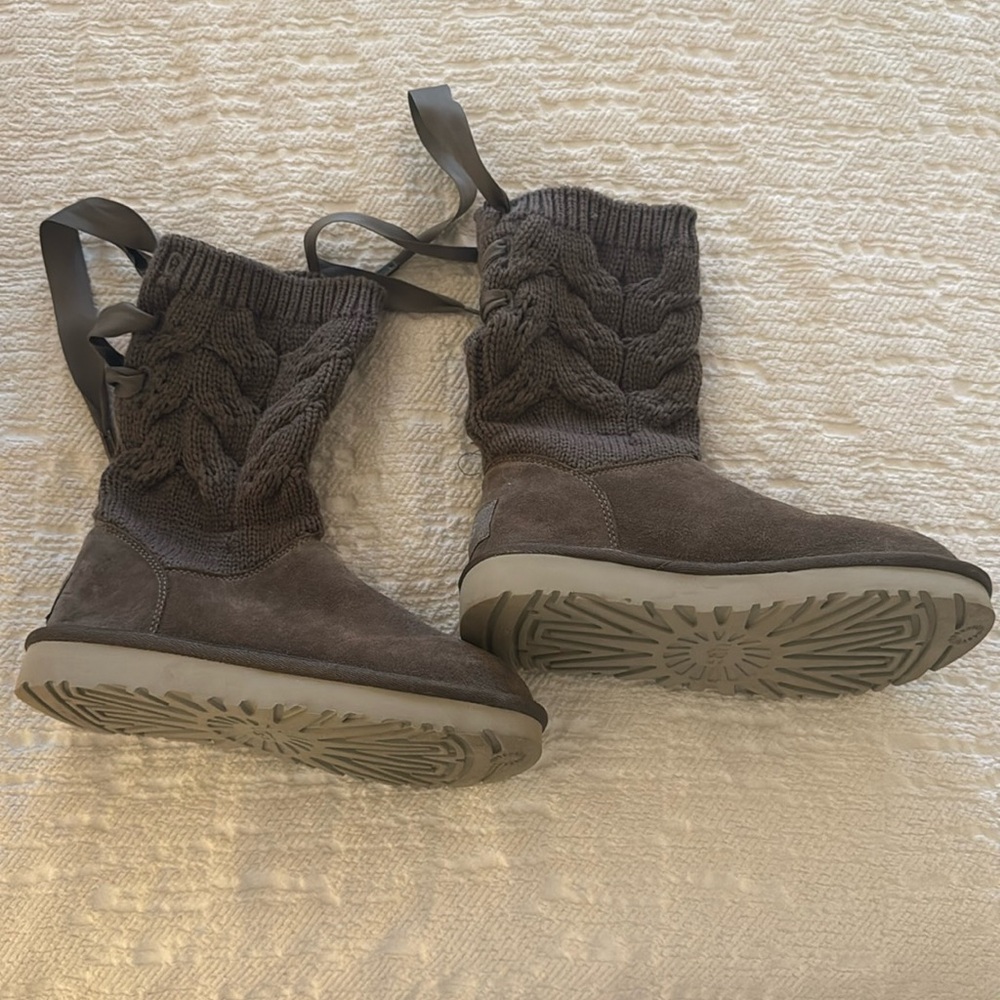 Cutest grey uggs with sweater detail NEVER WORN